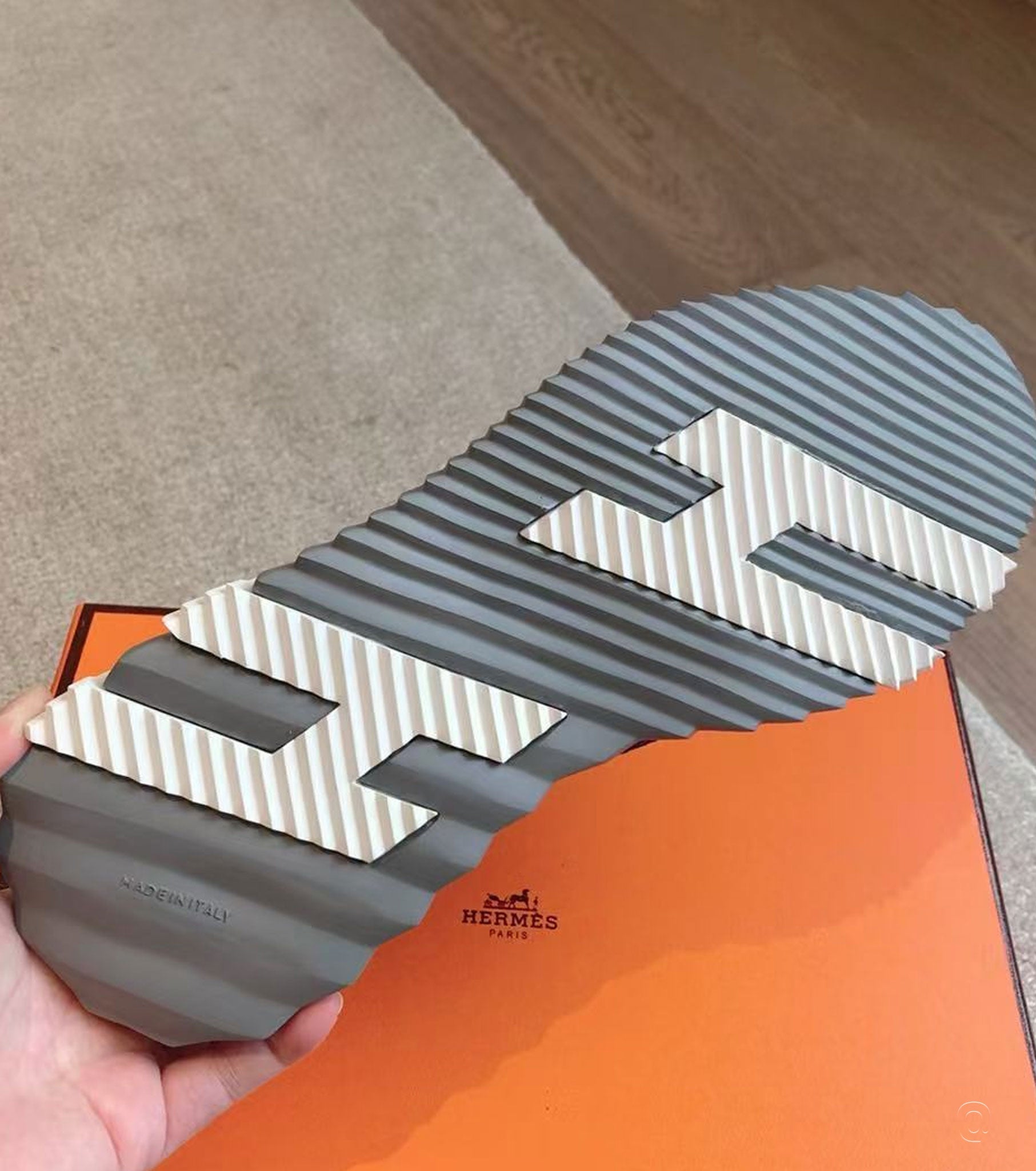 Bouncing sneaker
