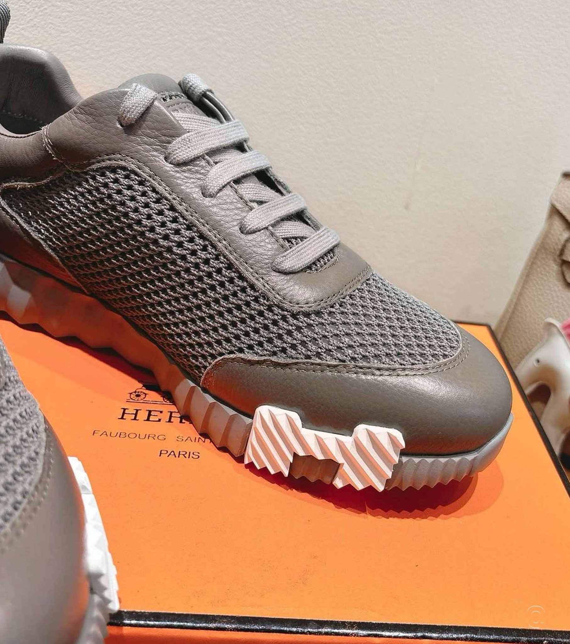 Bouncing sneaker