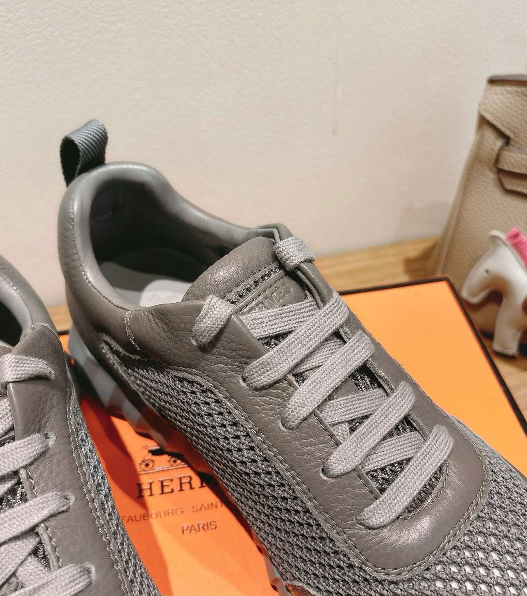 Bouncing sneaker