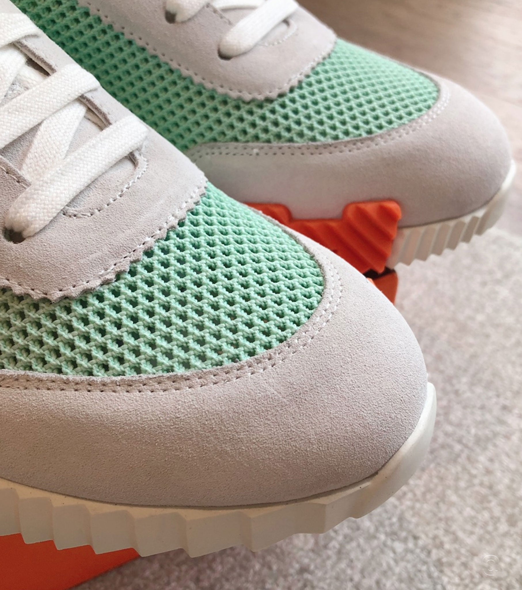 Bouncing sneaker