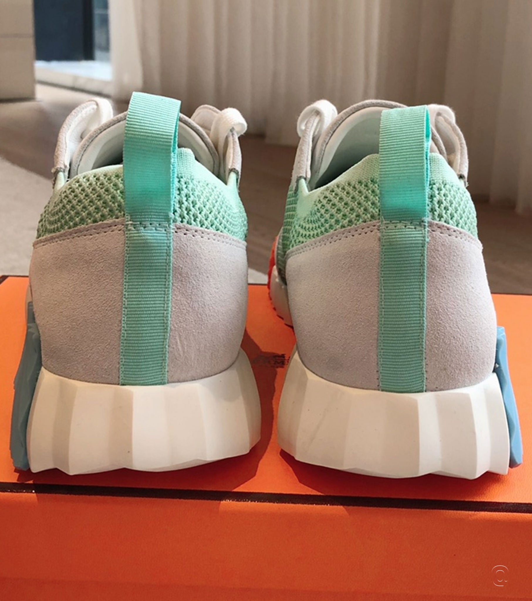 Bouncing sneaker