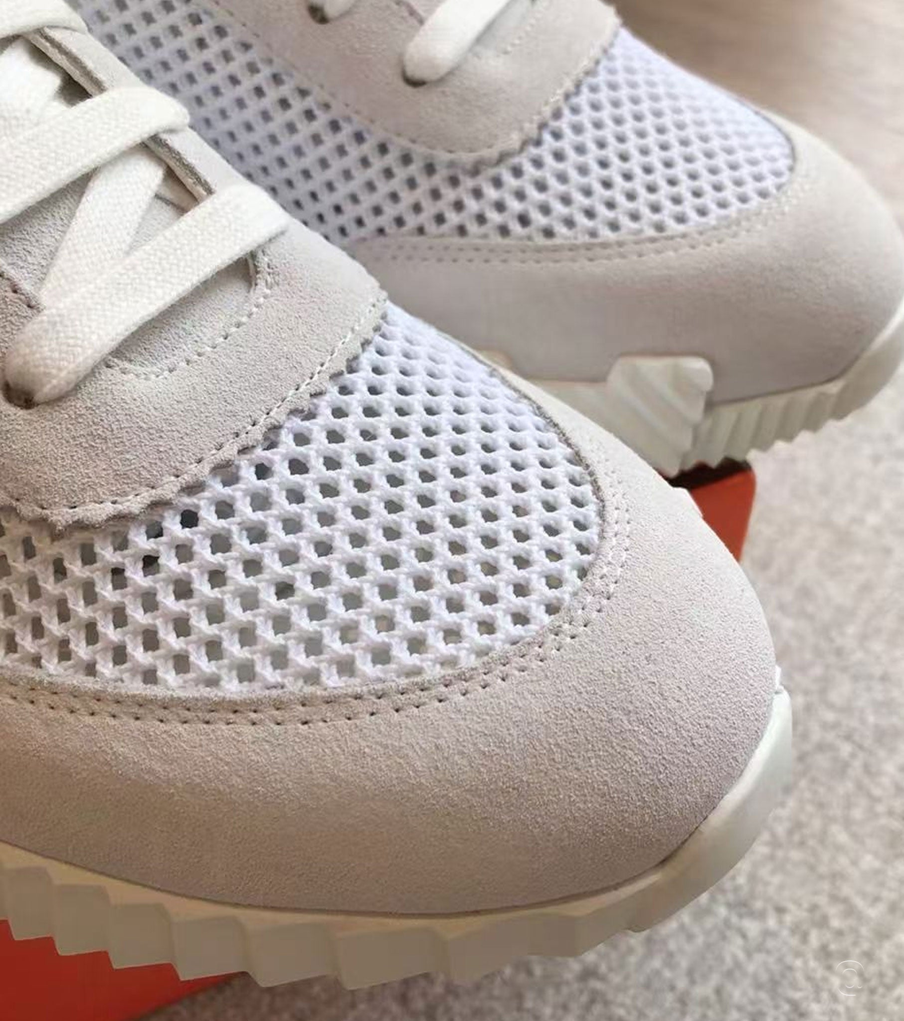 Bouncing sneaker