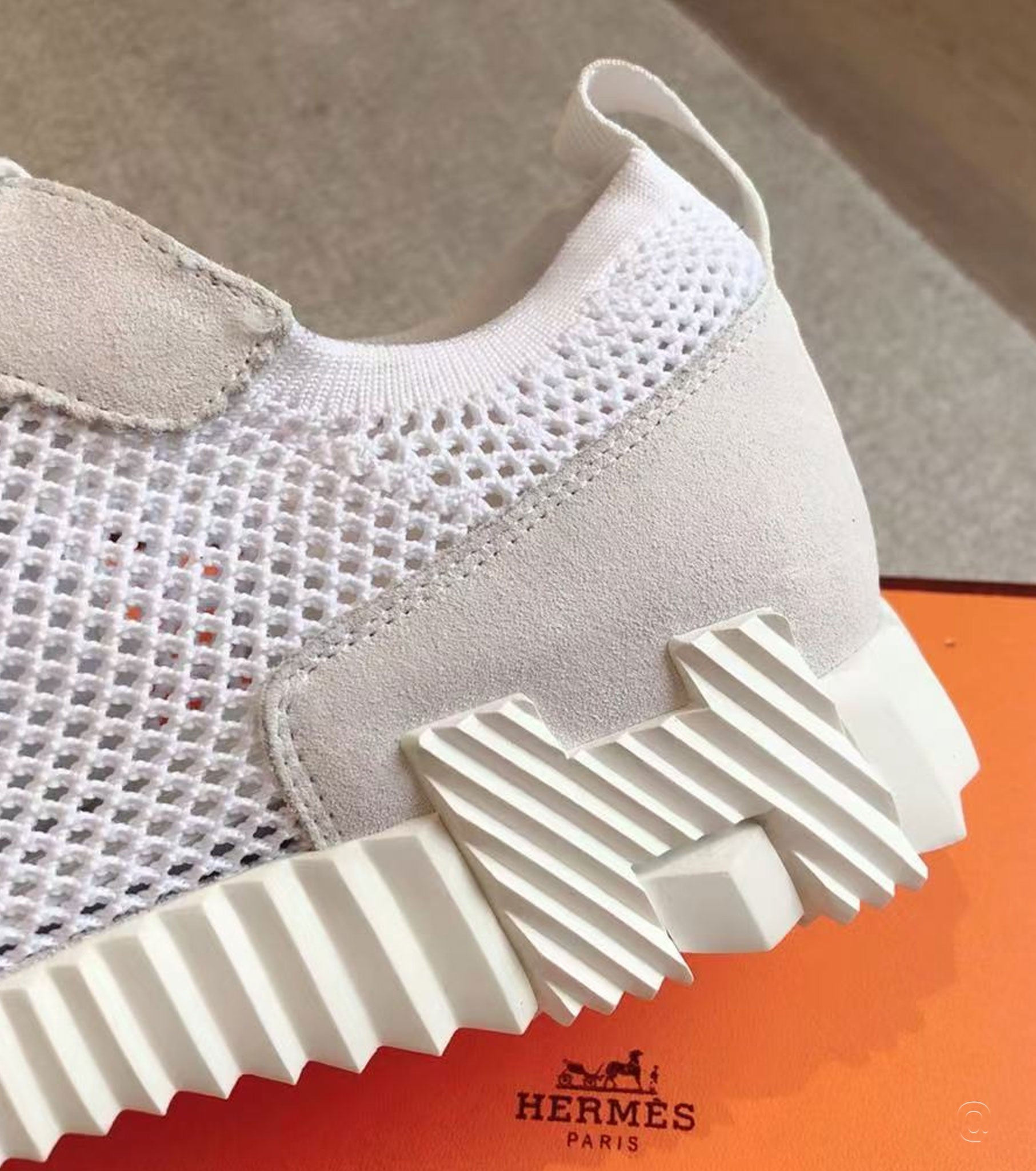 Bouncing sneaker