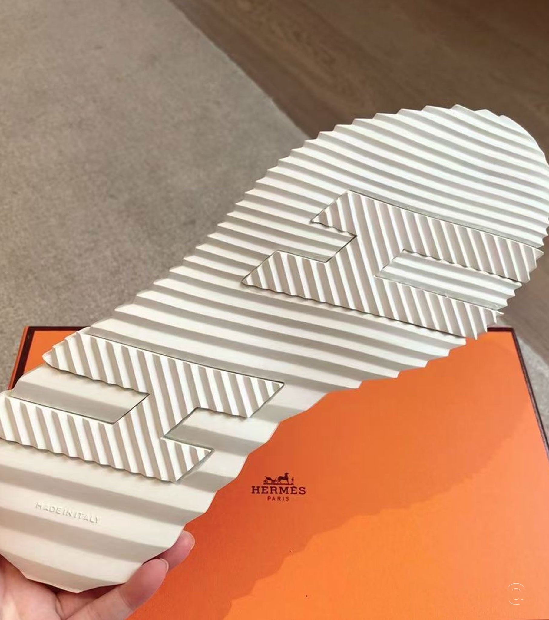 Bouncing sneaker