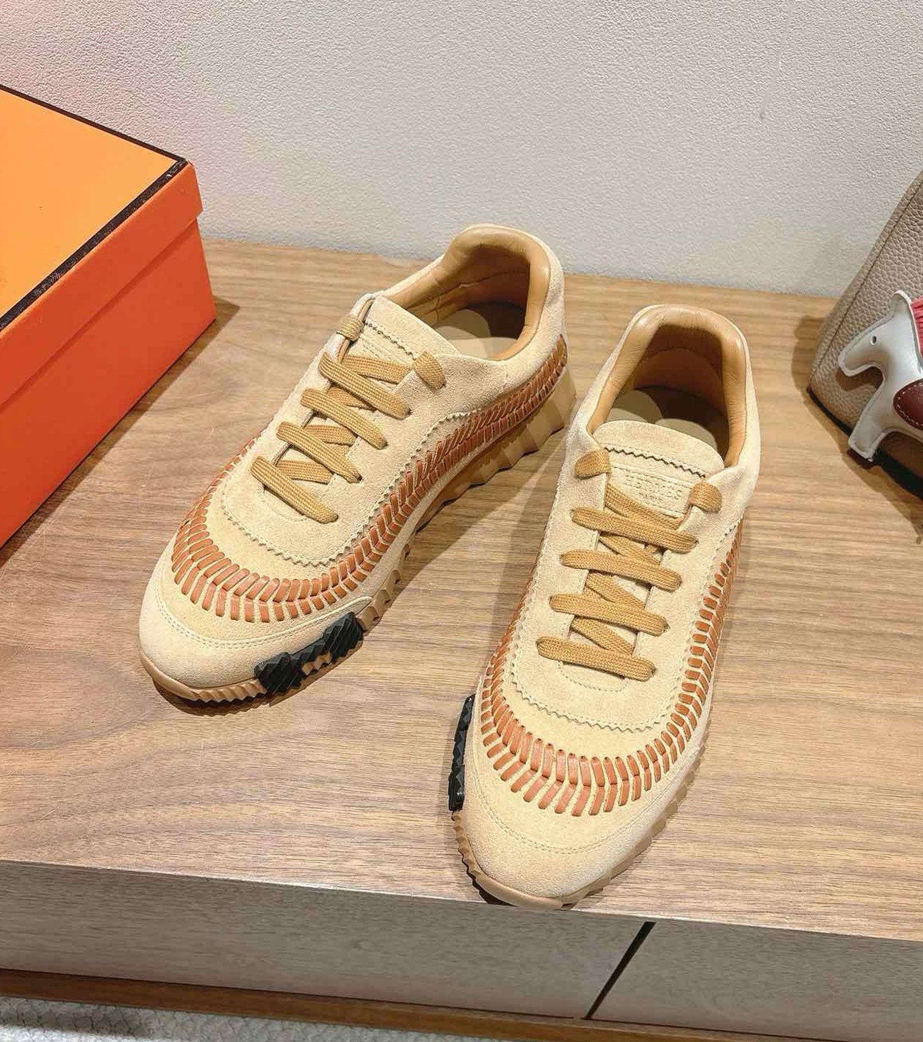 Bouncing sneaker