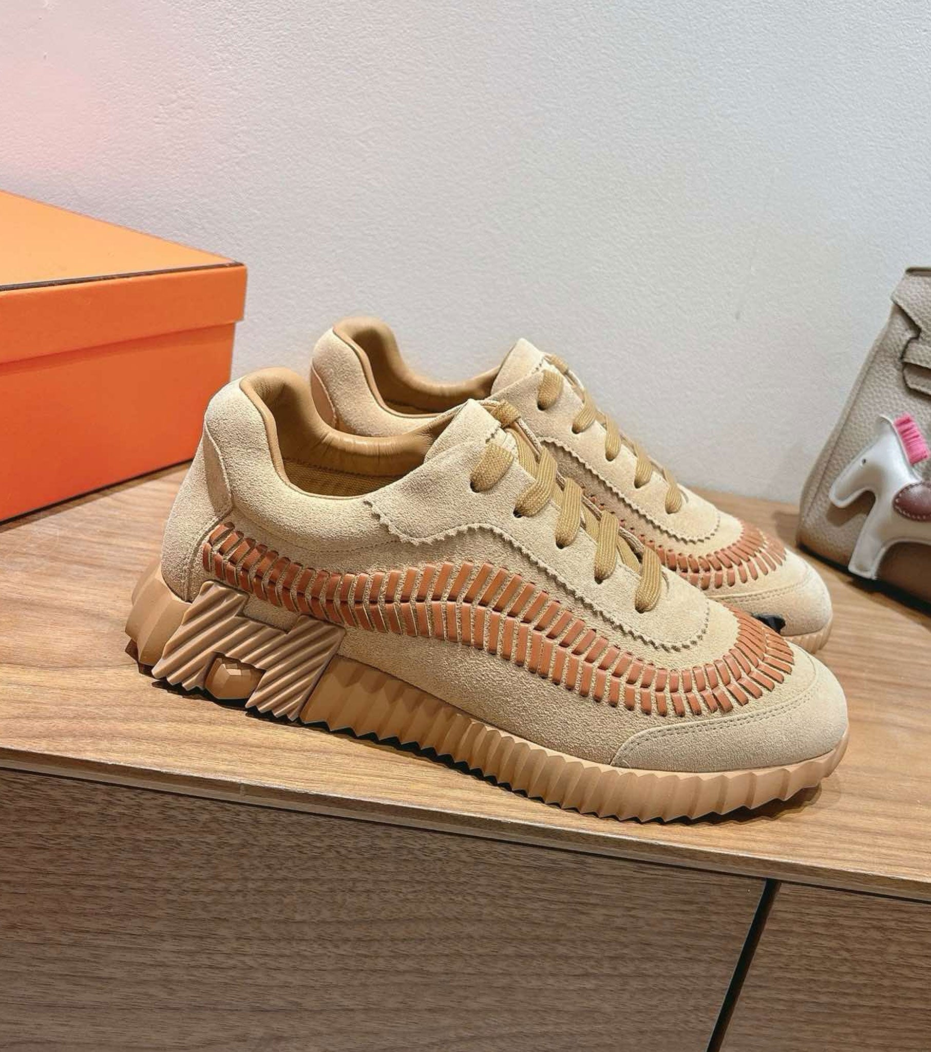 Bouncing sneaker