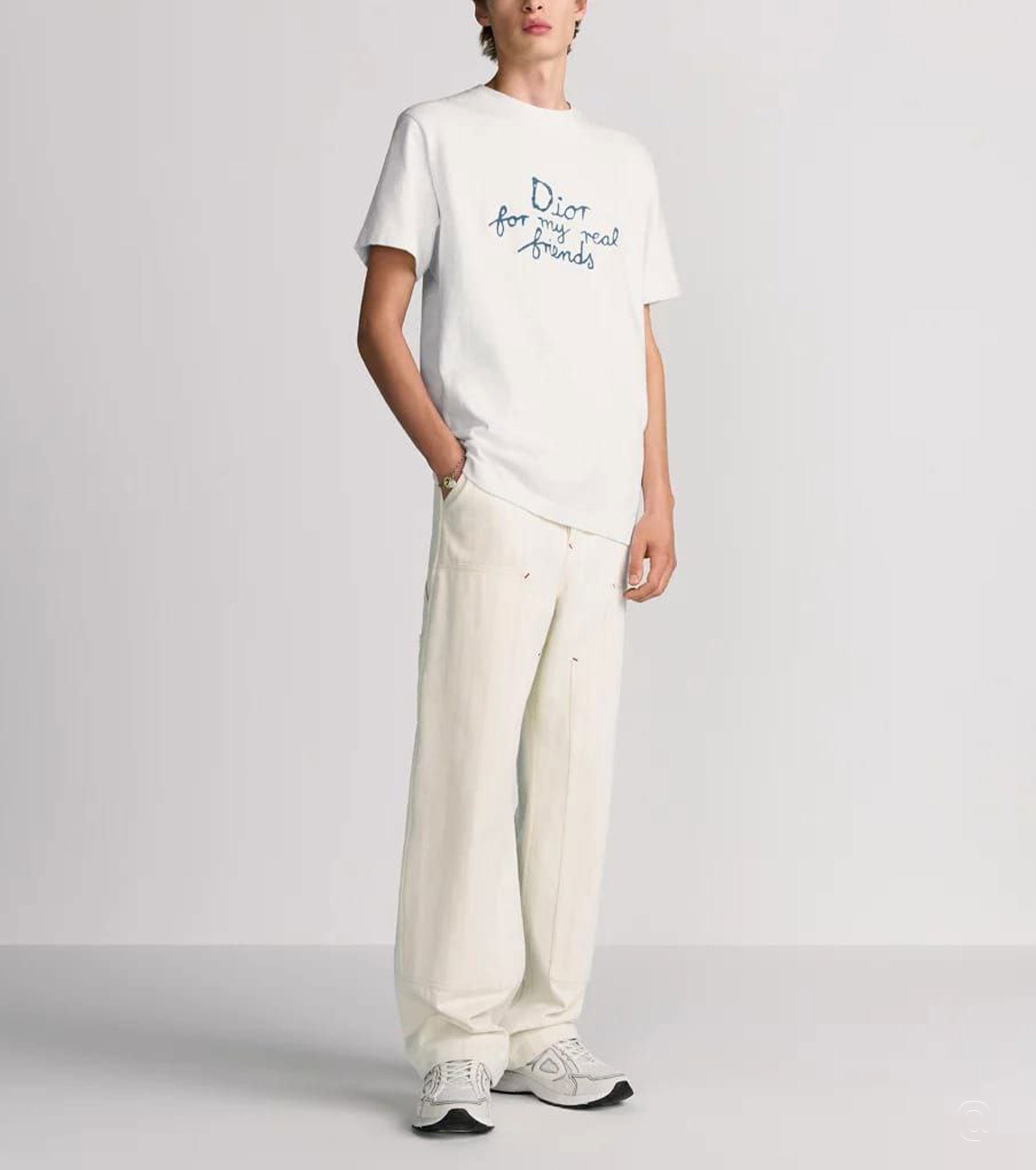 Model wear Hylton Nel t-shirt in white - Fashion Dose