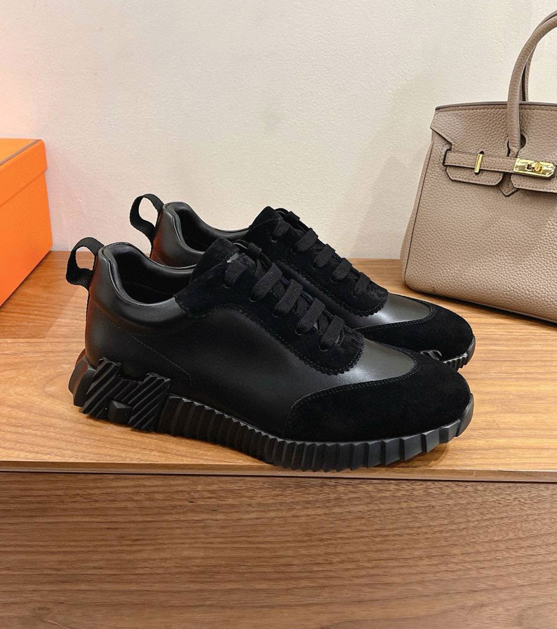Bouncing sneaker