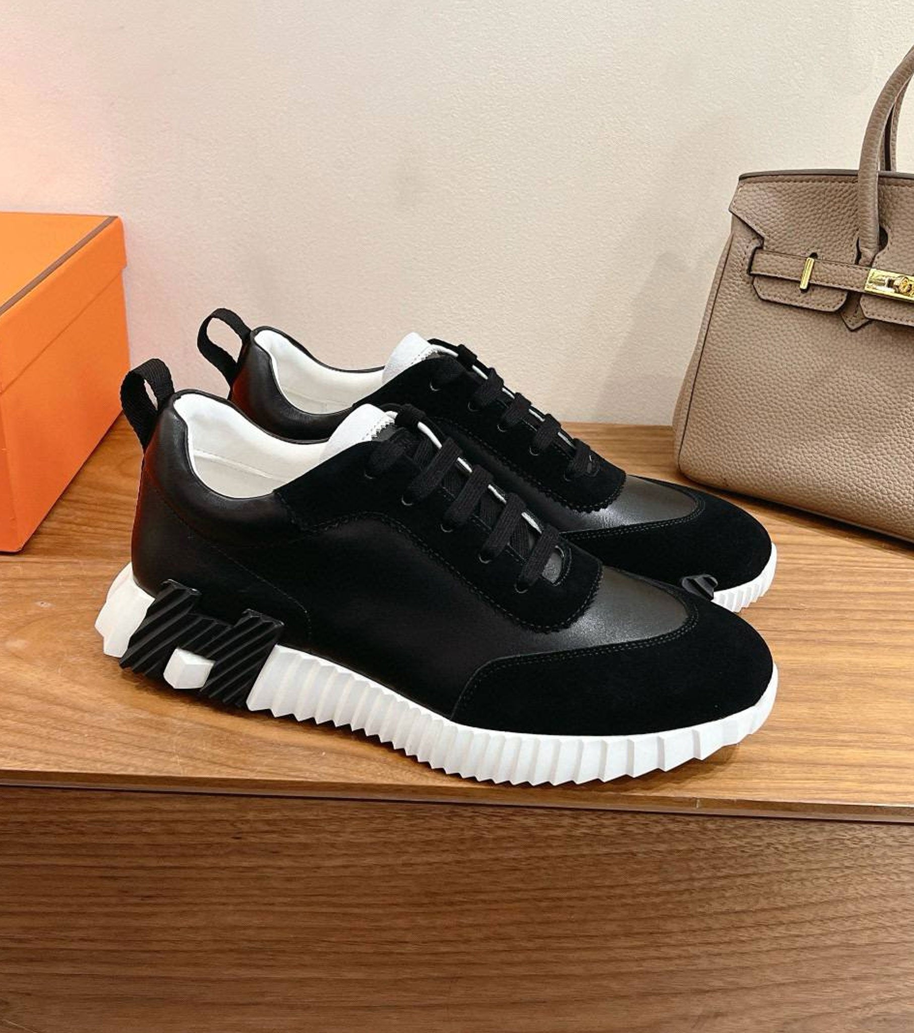 Bouncing sneaker