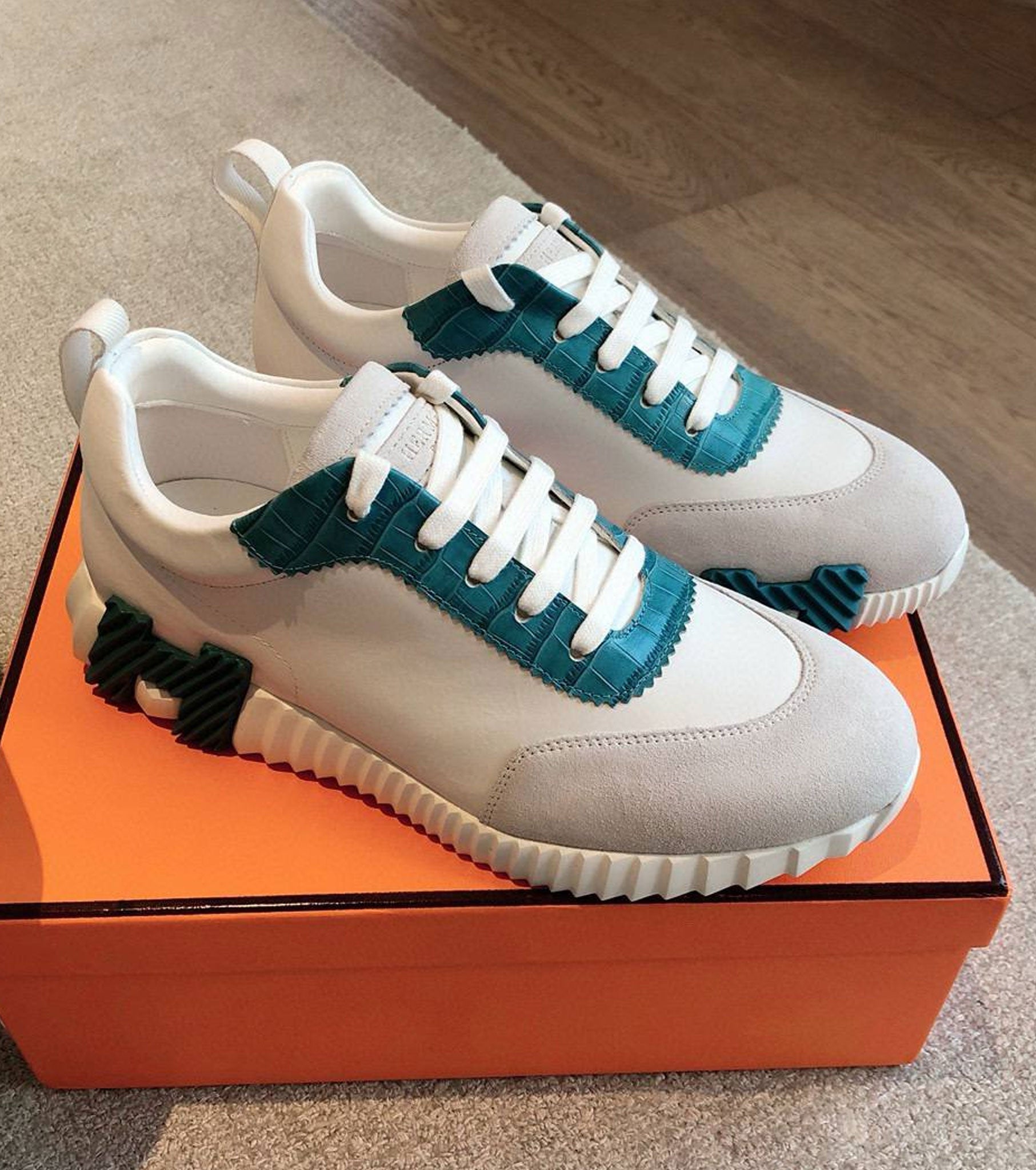 Bouncing sneaker