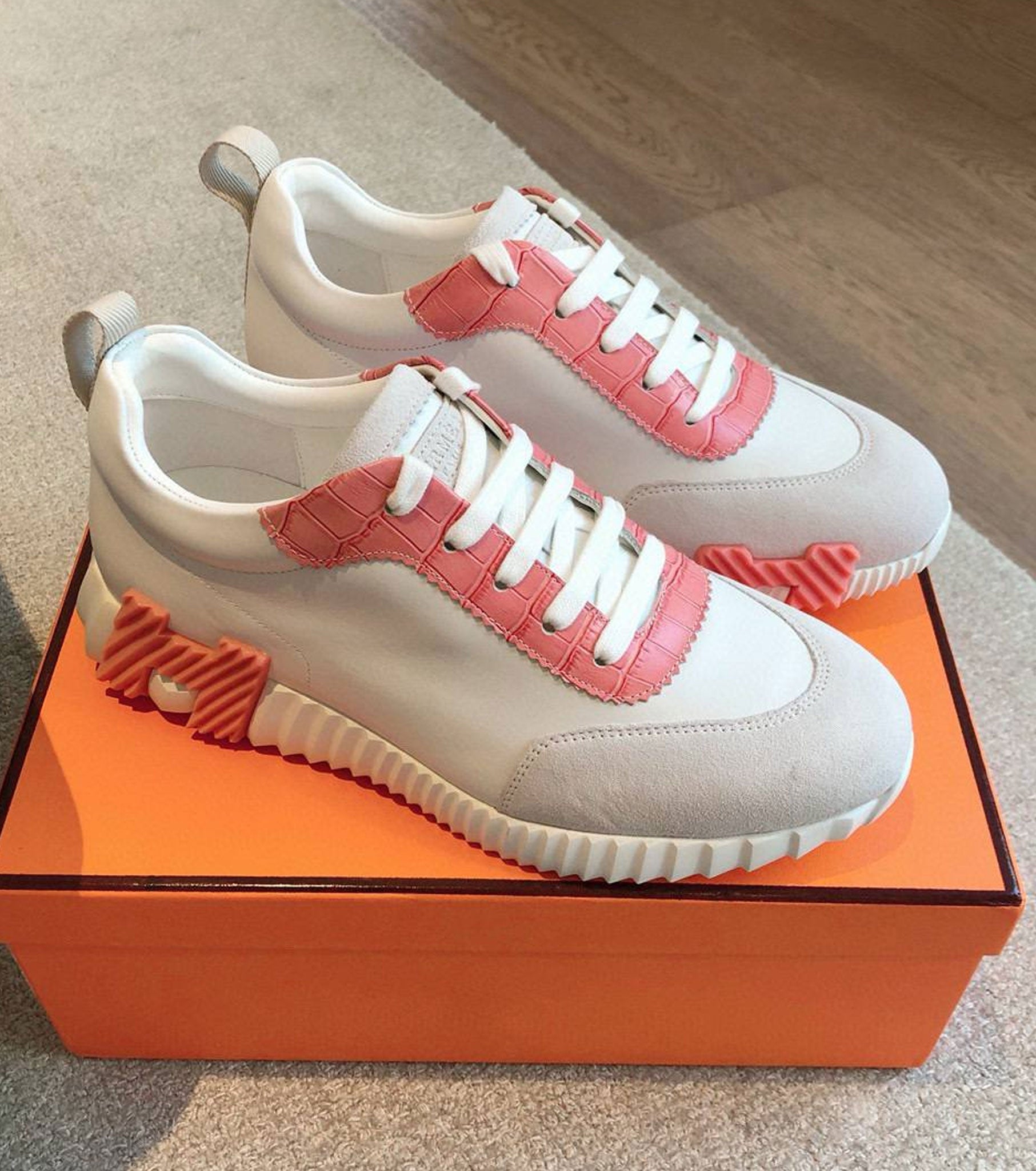 Bouncing sneaker