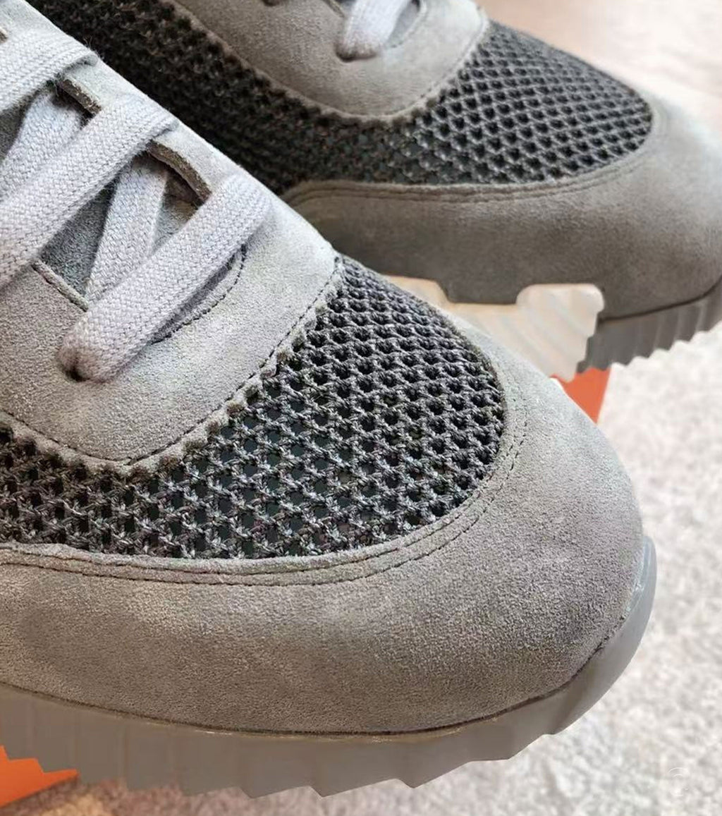 Bouncing sneaker