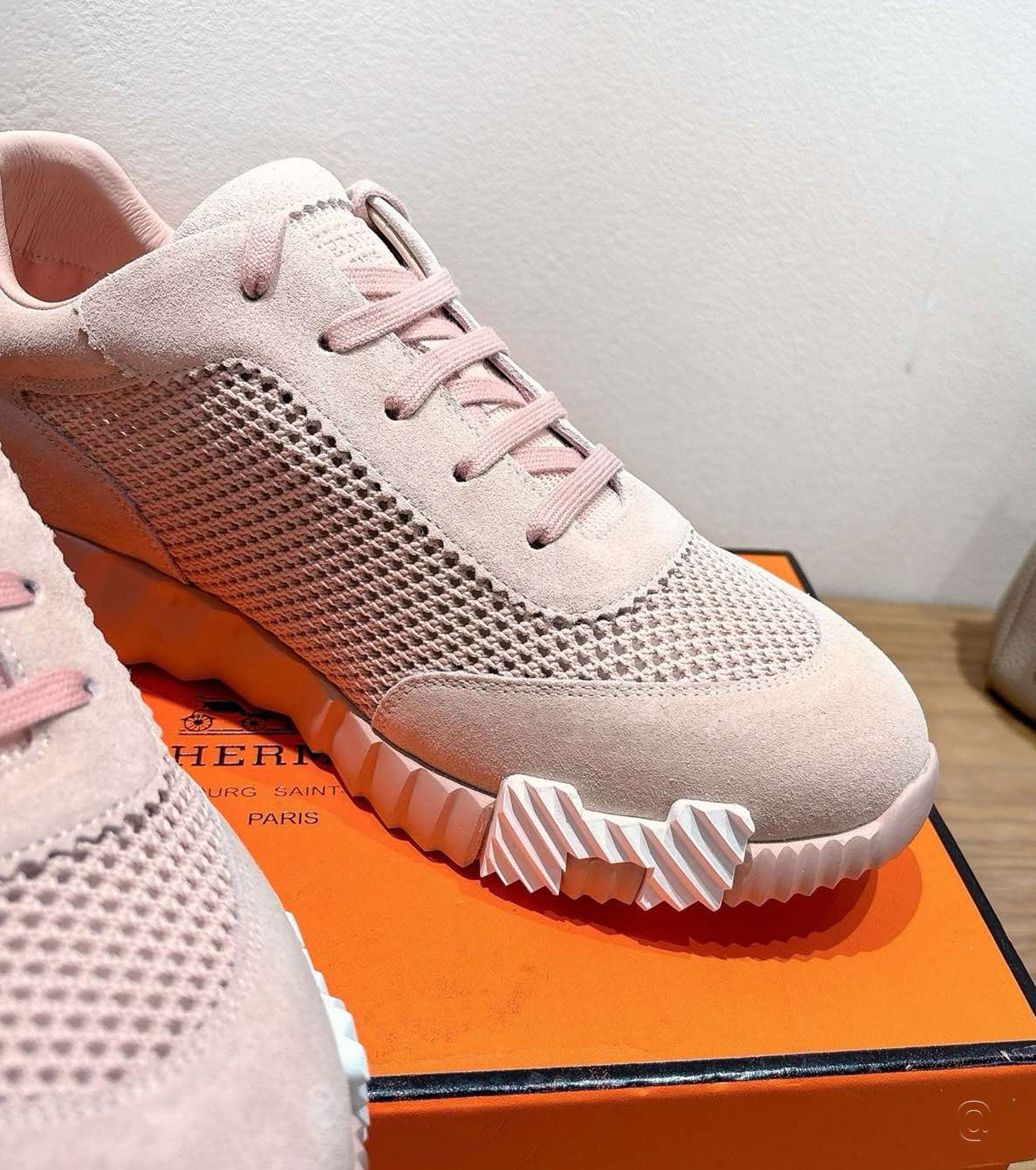 Bouncing sneaker