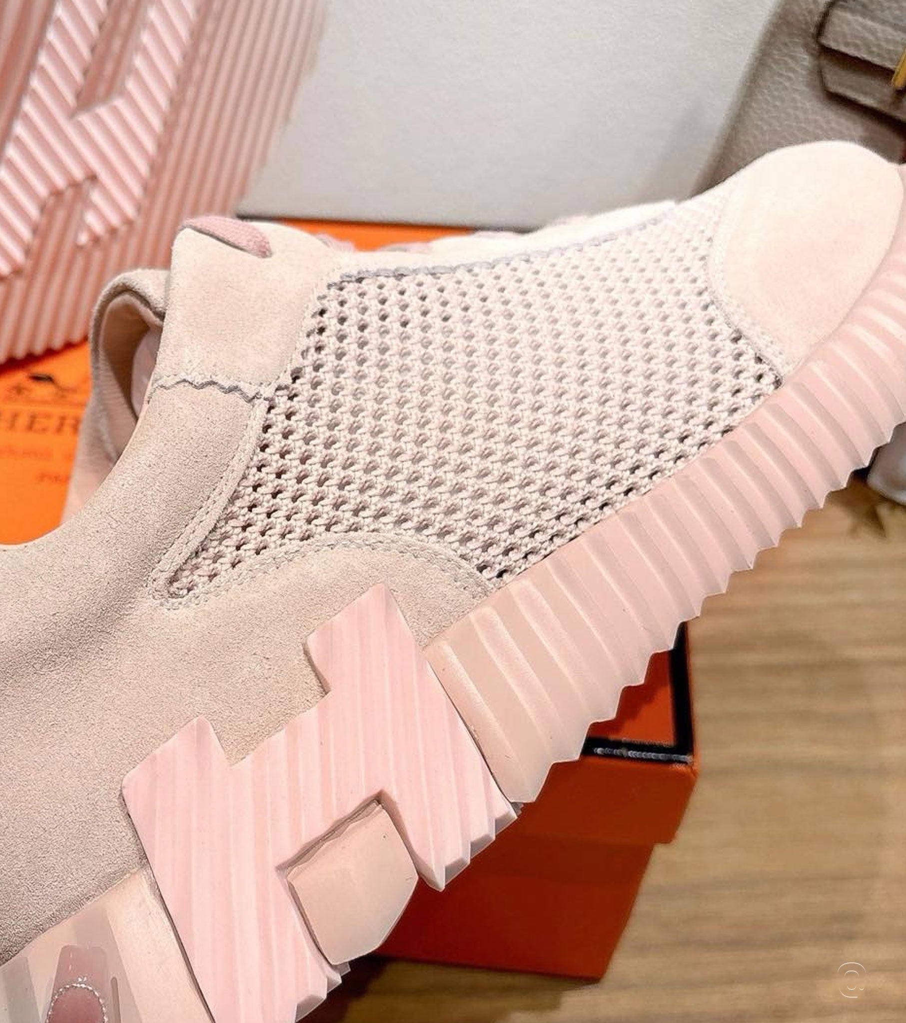 Bouncing sneaker
