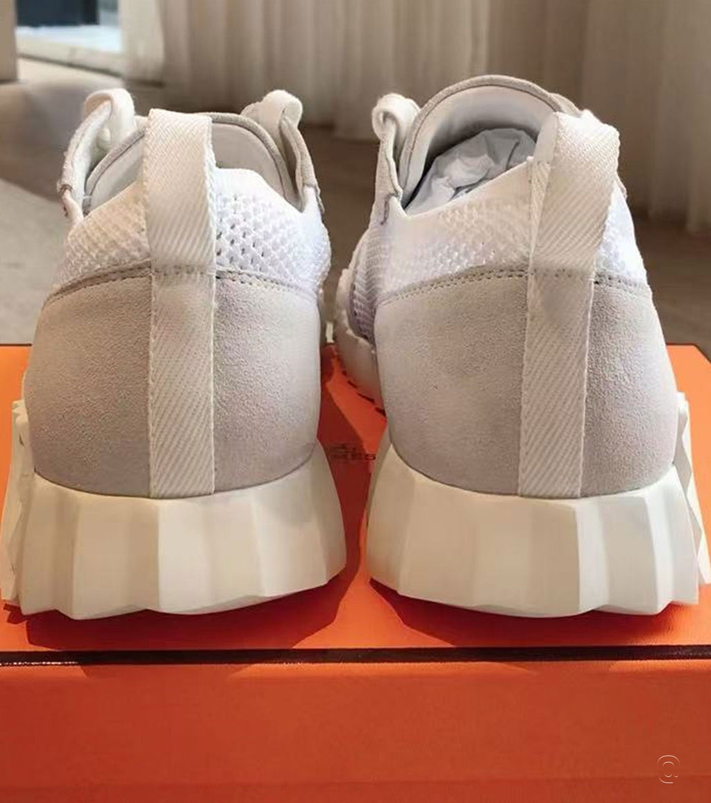 Bouncing sneaker