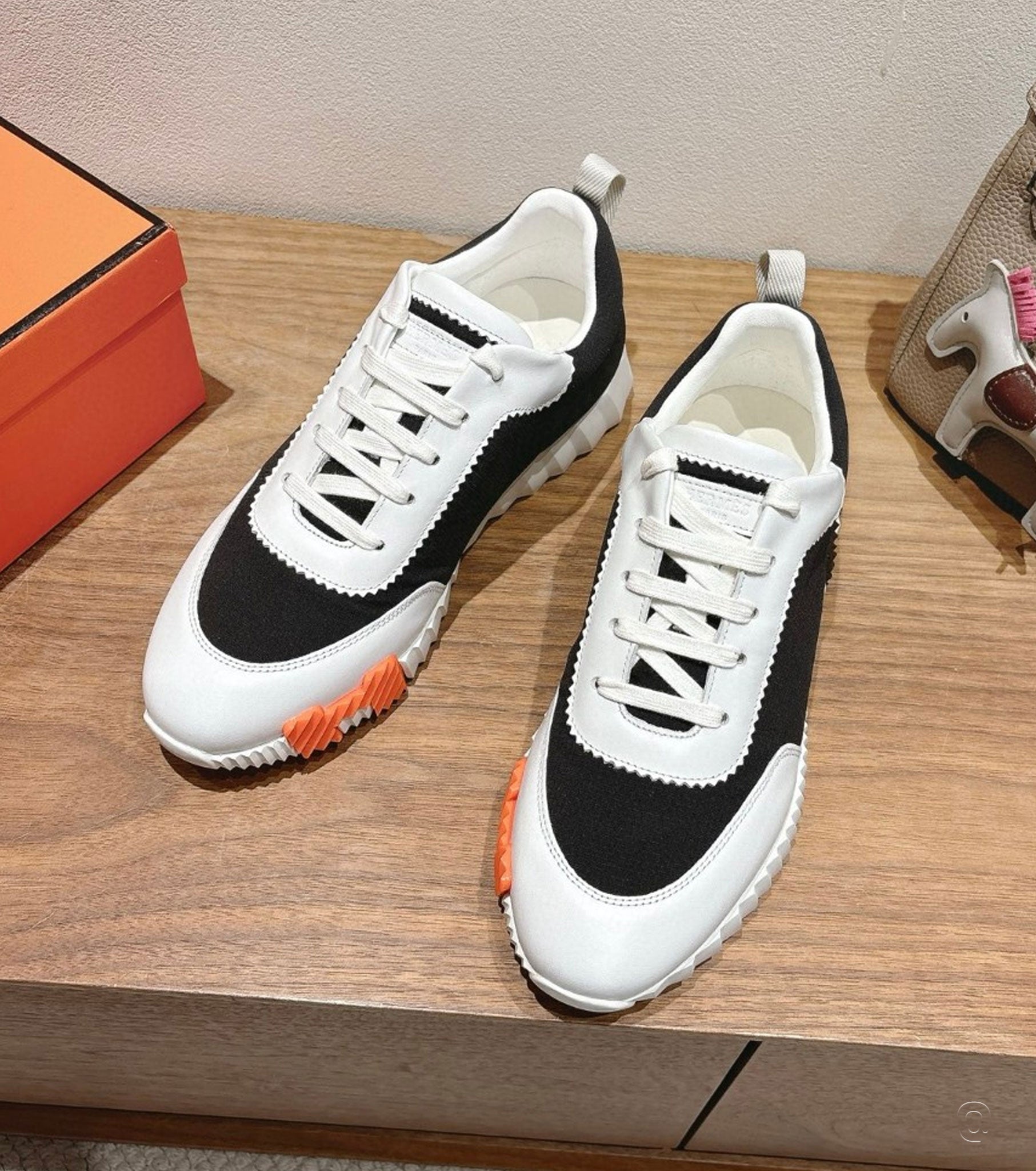 Bouncing sneaker