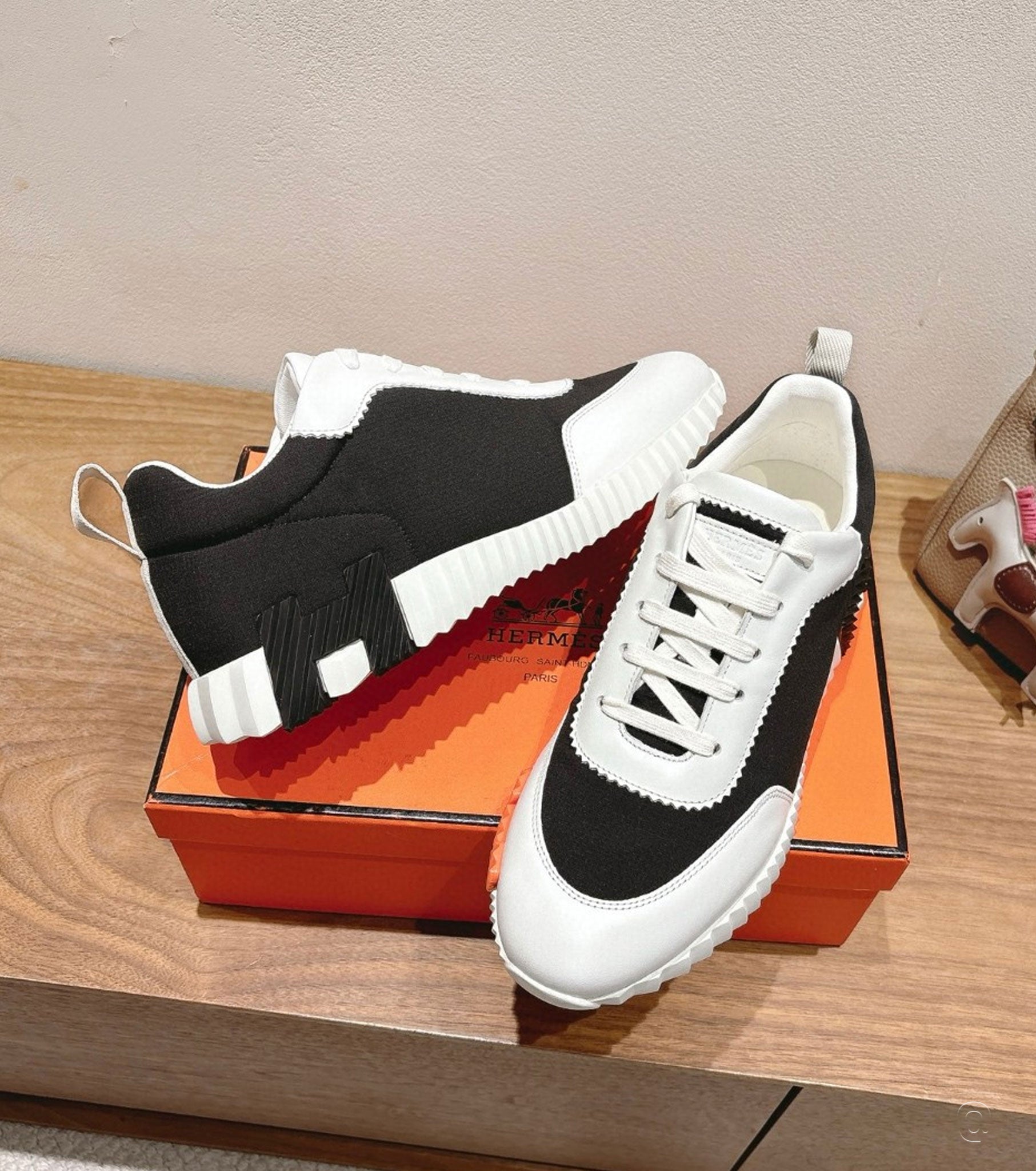 Bouncing sneaker