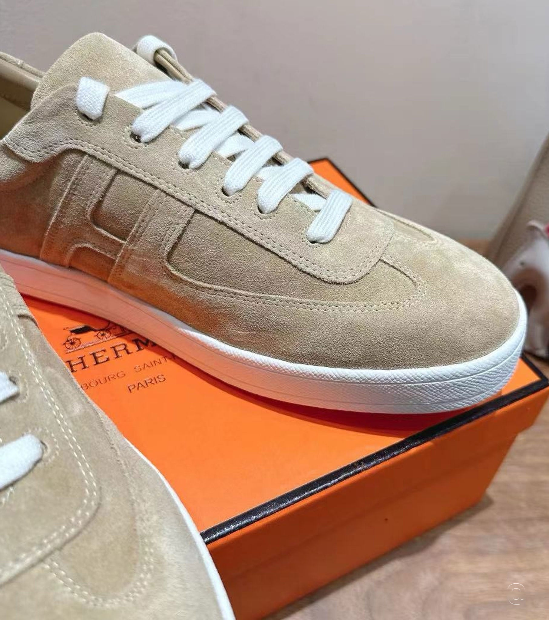 Boomerang sneaker