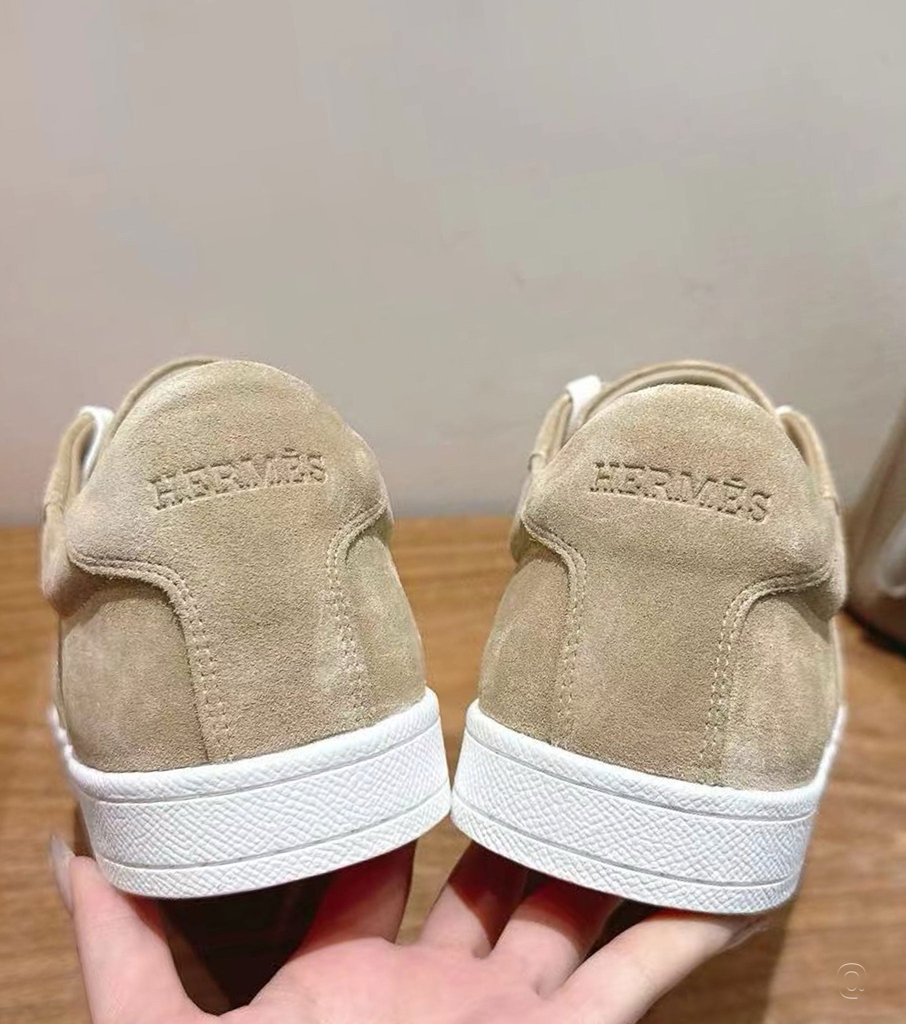 Boomerang sneaker