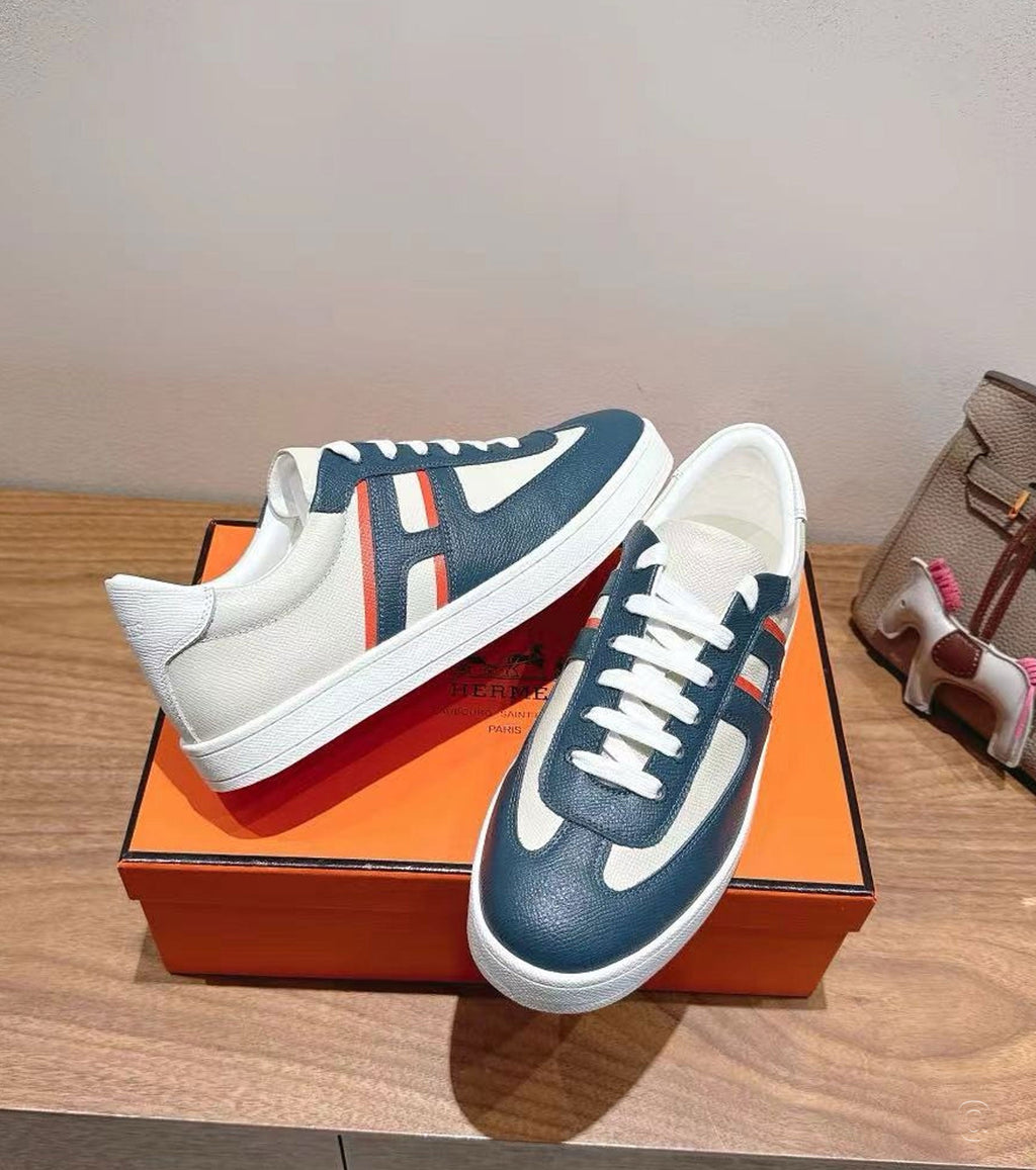 Boomerang sneaker