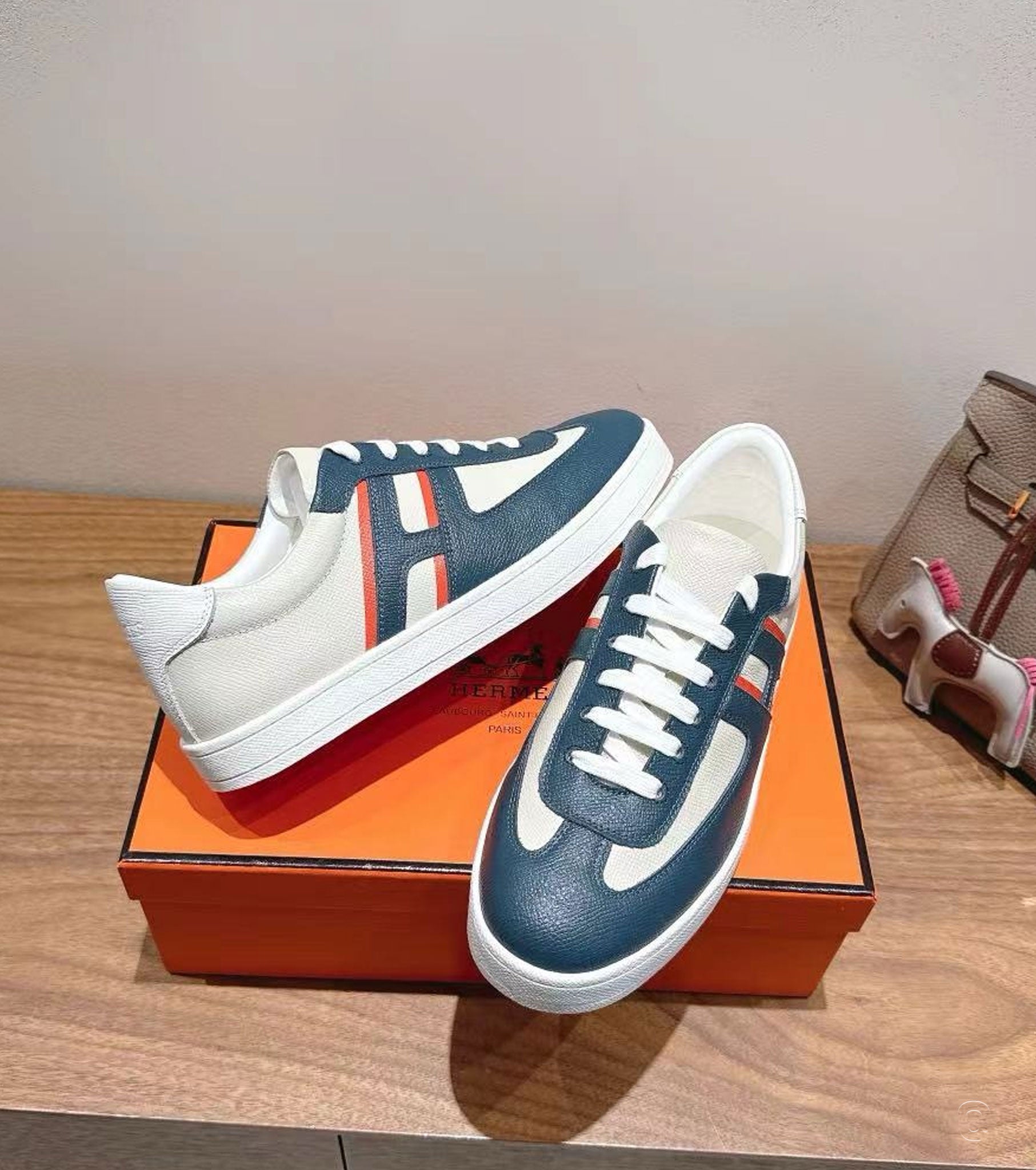 Boomerang sneaker