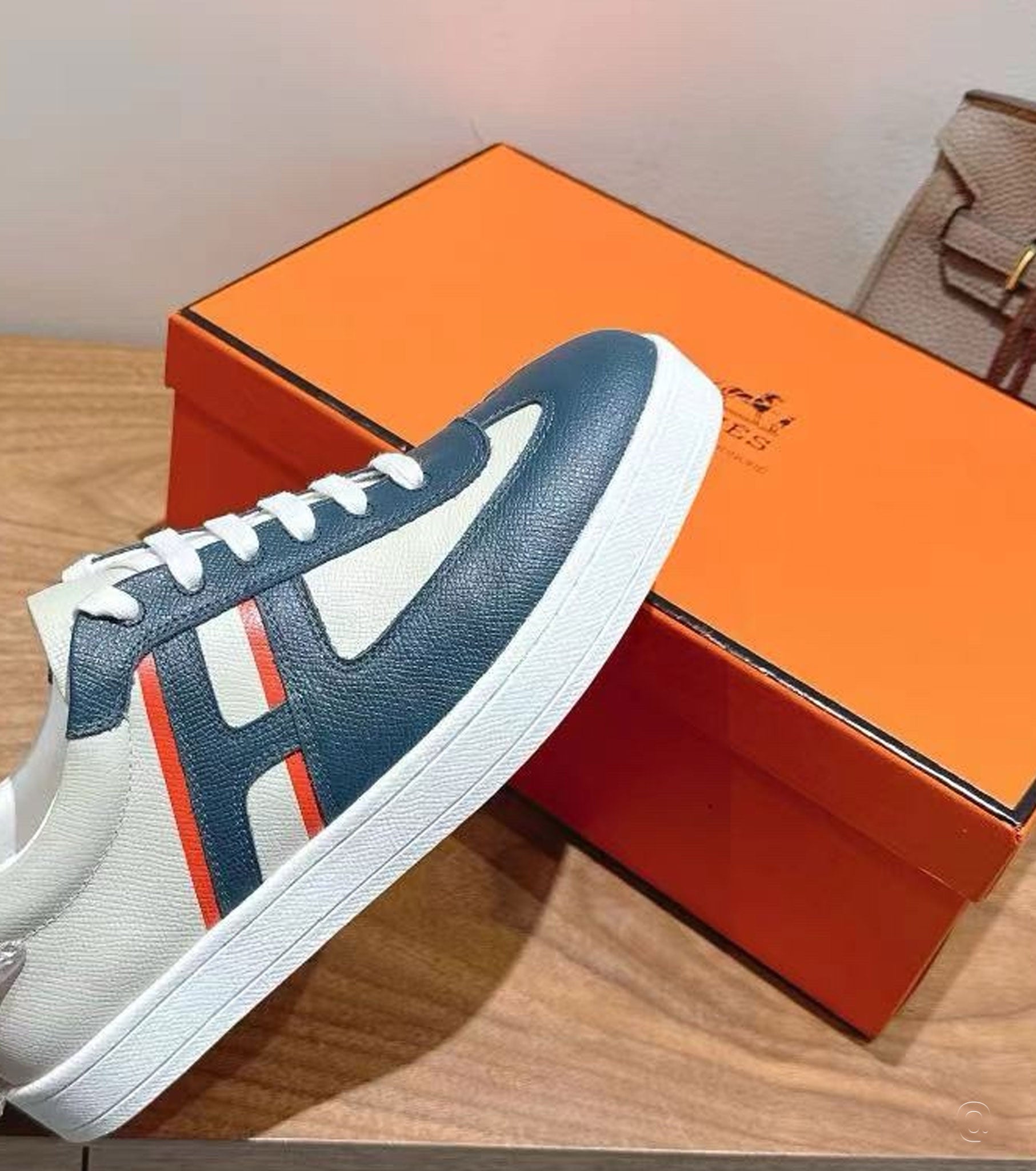Boomerang sneaker