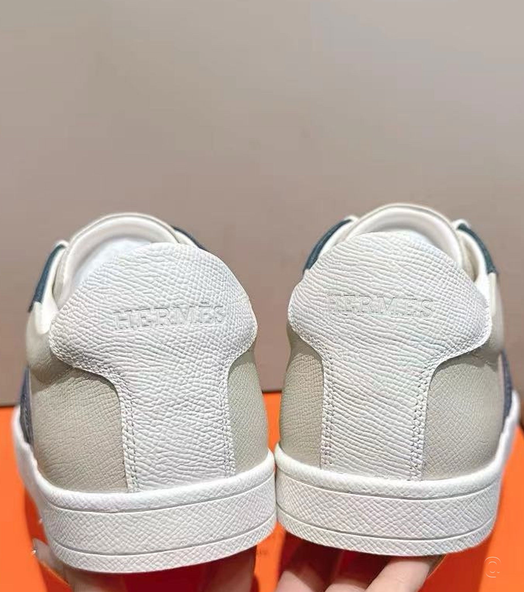 Boomerang sneaker