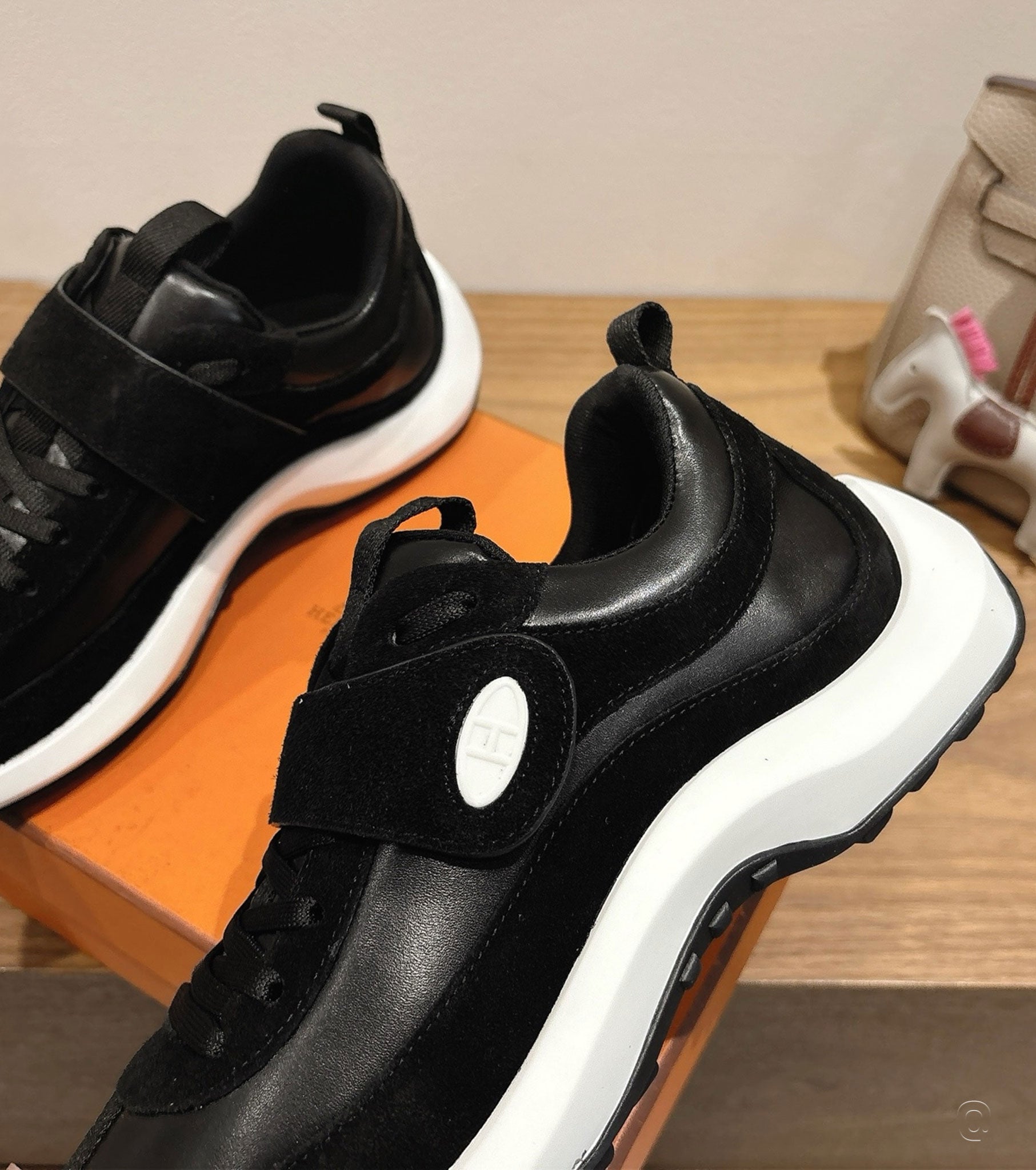 Loop sneaker