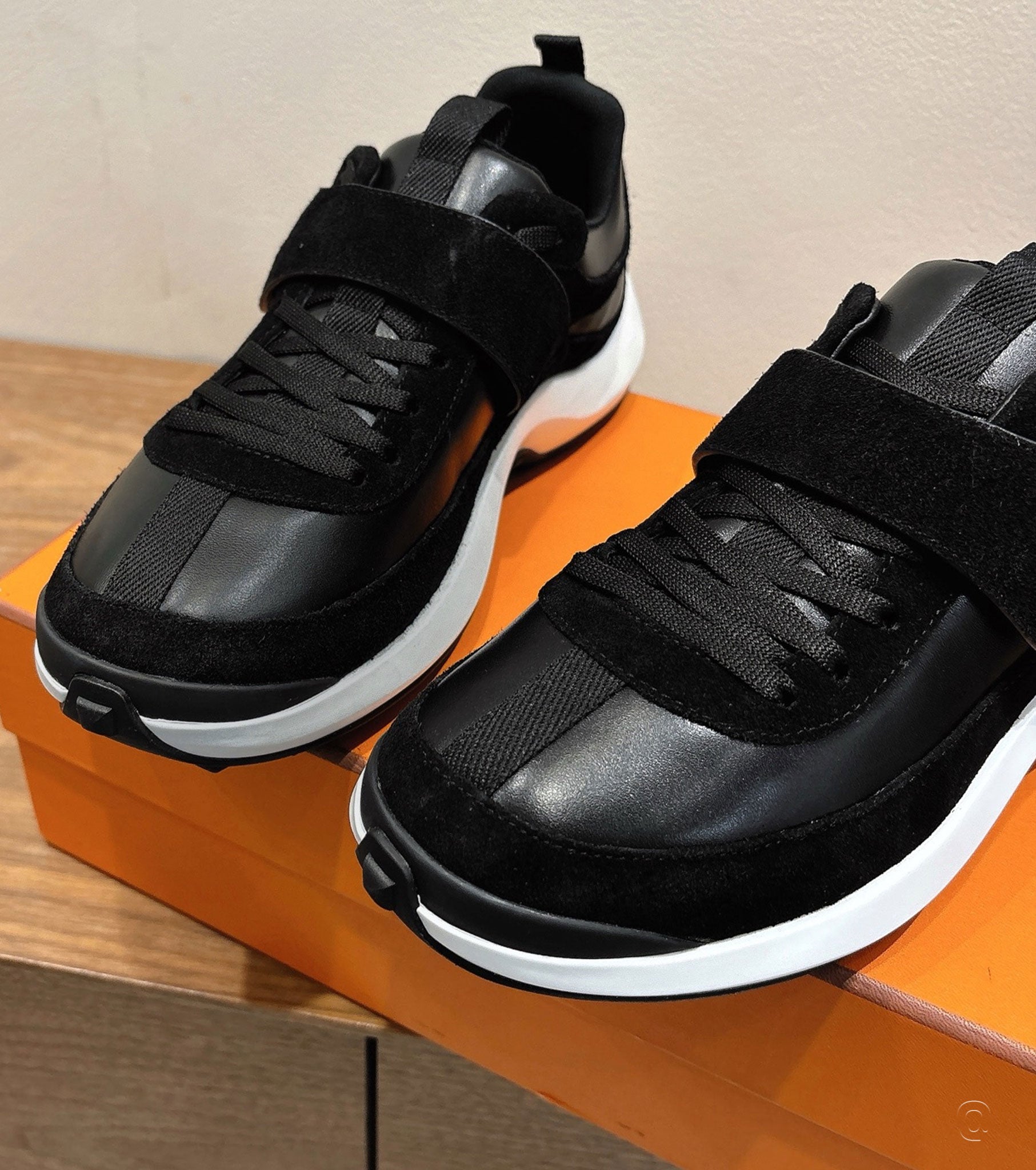 Loop sneaker