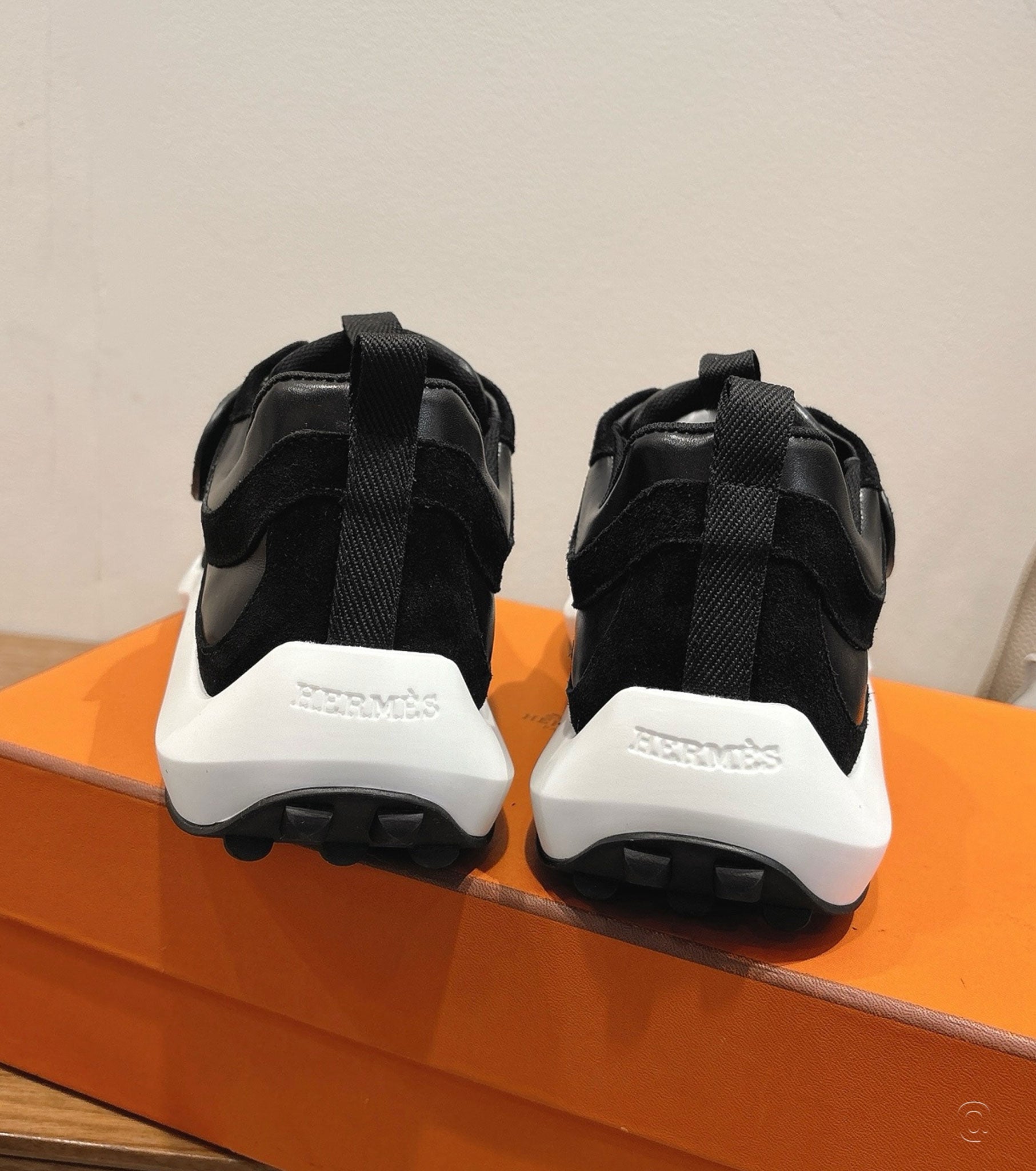 Loop sneaker
