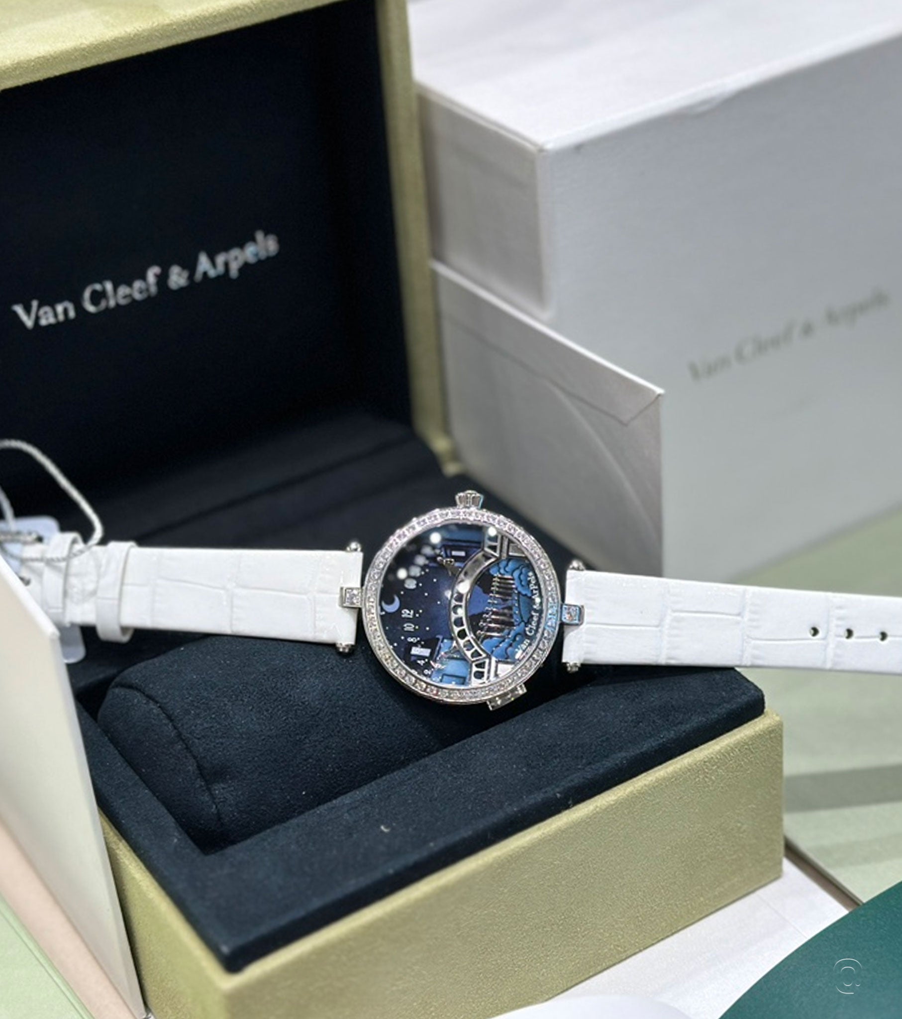 Lady Arpels Pont des Amoureux watch