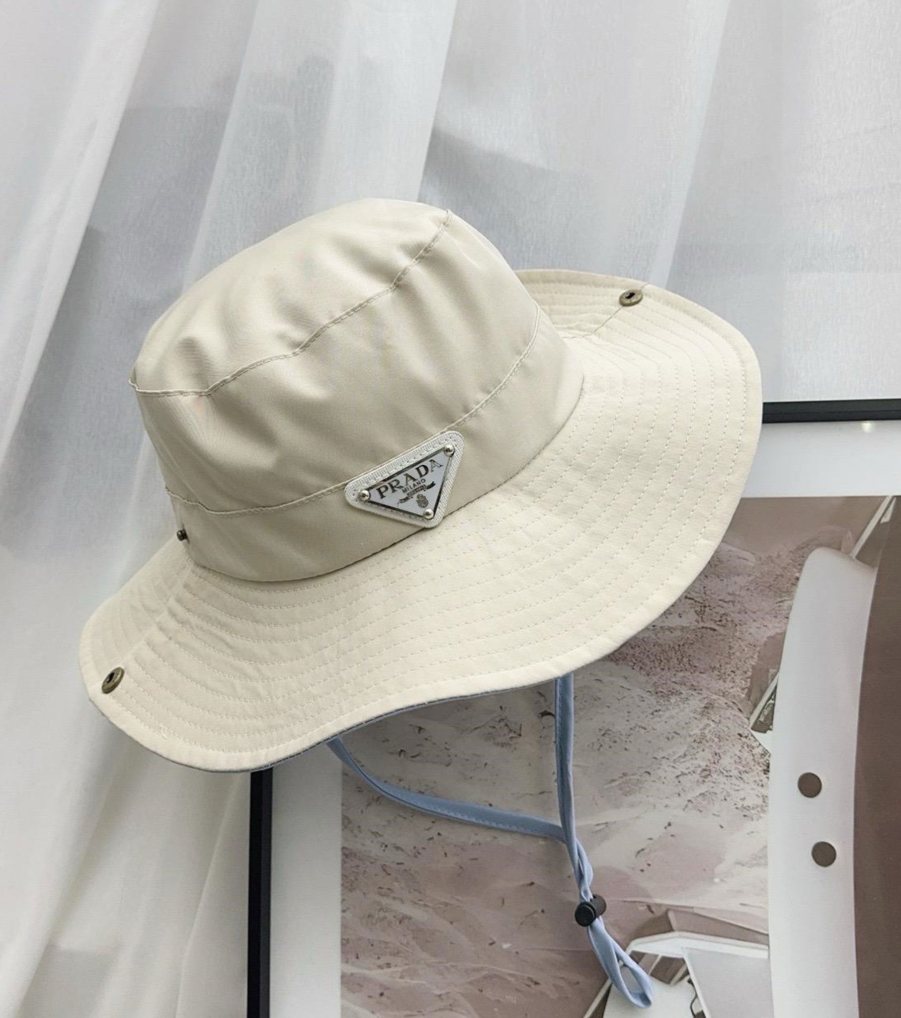 Bucket hat